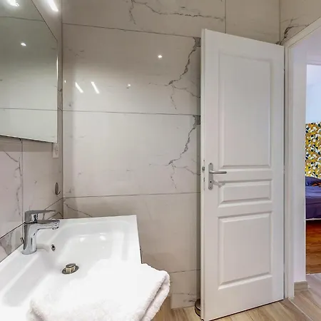 Holiday home Lovely In With Wifi