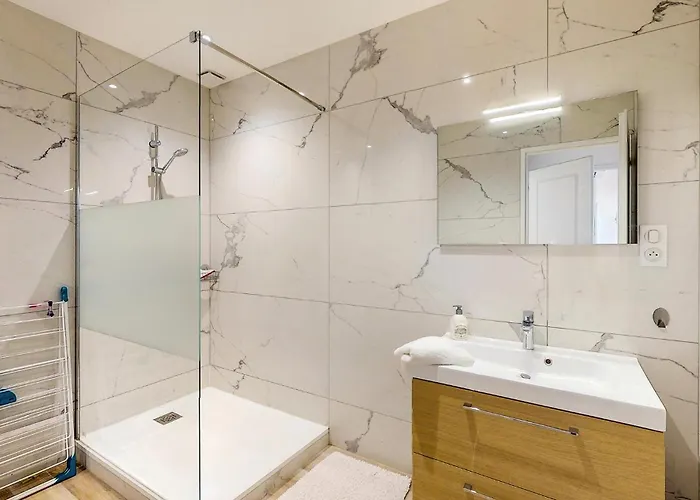 Дом отдыха Lovely In With Wifi Руайян